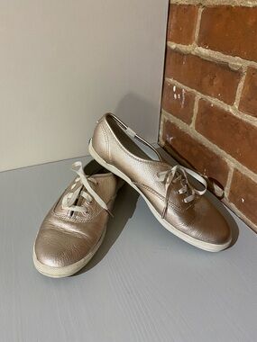 Metallic Rose Lace-Up Women's Sneakers